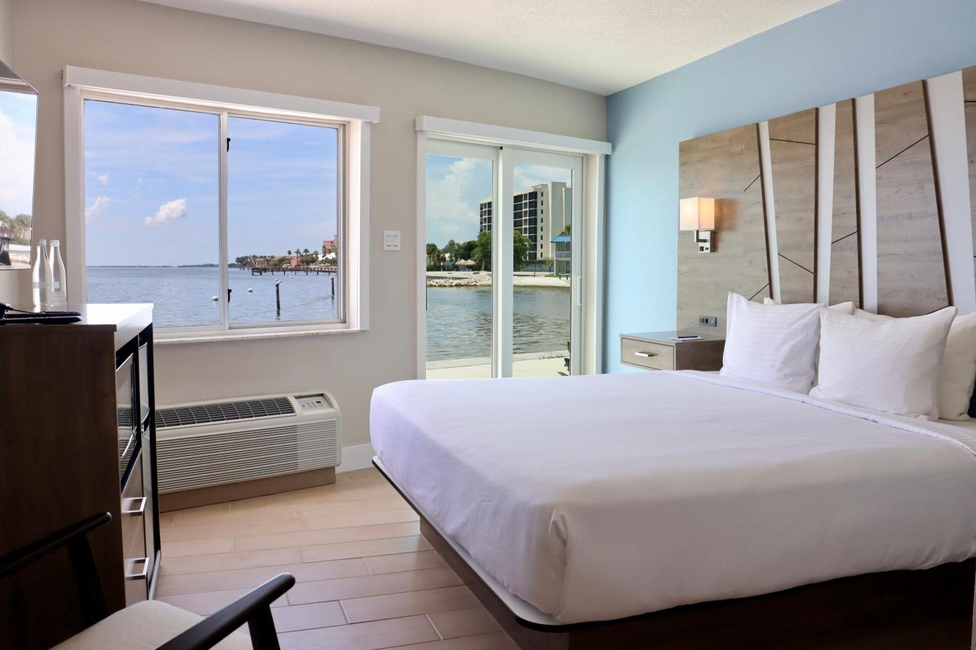 Skybeach Hotel And Marina St. Petersburg Room photo